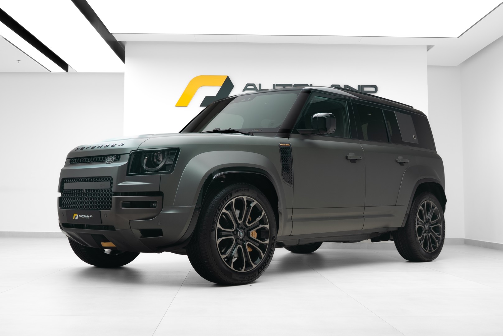 2025 LAND ROVER DEFENDER P635 OCTA | GCC 5 YEARS WARRANTY | 635 HP | HIGH SPEC